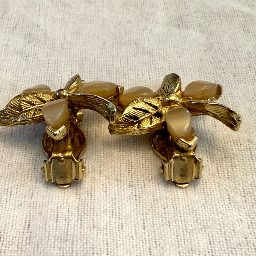 Vintage Gold Leaf Floral Clip-On Earrings with Cream Lucite - Picture 3 of 6